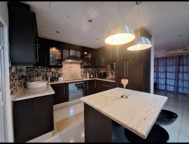 3 BEDROOM HOUSE FOR SALE IN NEWLANDS WEST